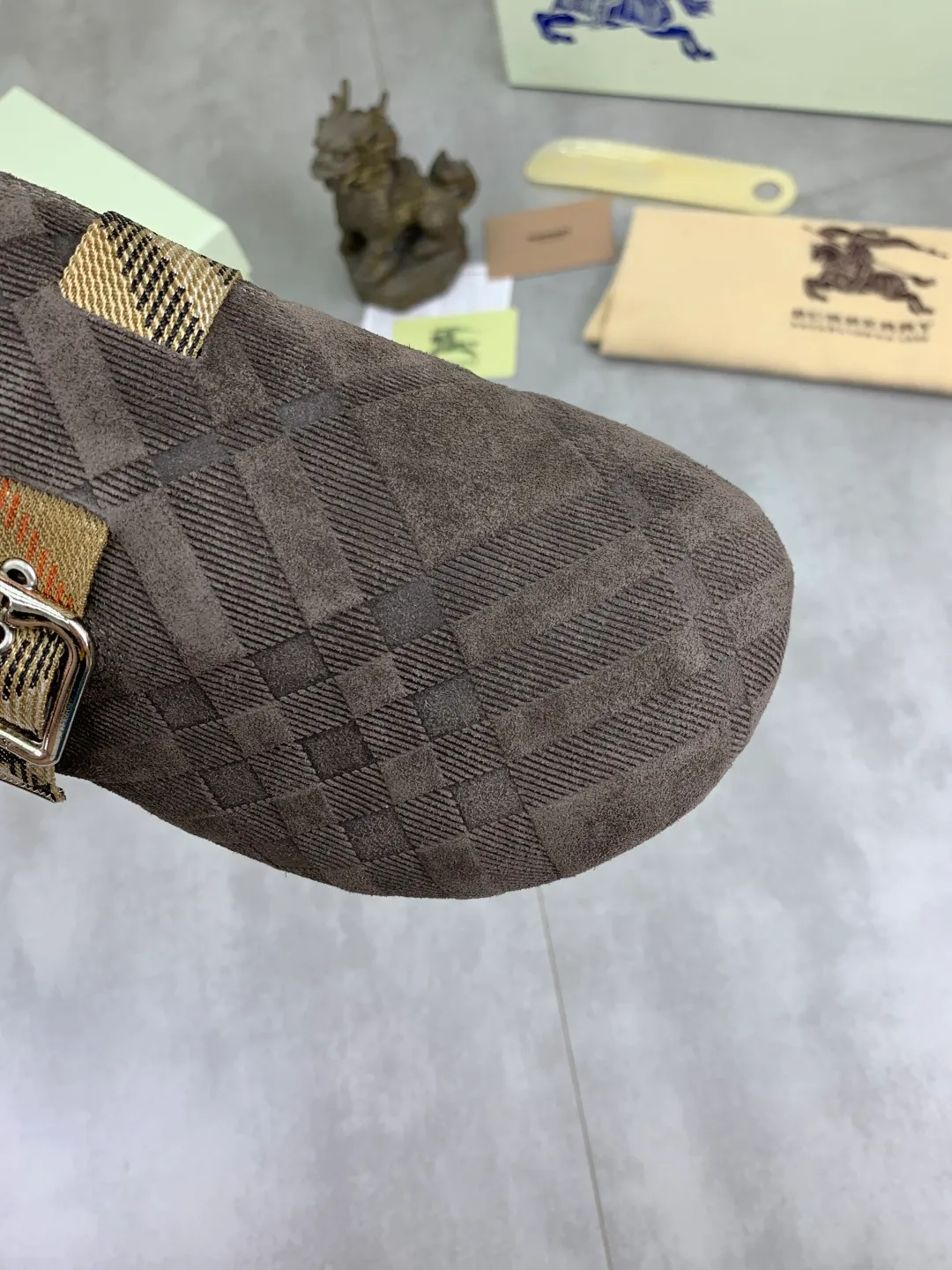 Men's Men's Shoes 💰P620 💰【New Style】Top Version 🆘【Burberry】New Burberry Slippers are on the market with perfect workmanship! 🔥Perfect shape and top quality🙈Non-slip and wear-resistant high-end rubber outsole👣Versatile and comfortable shoes, standard size: 39-45 (38 46 customized) 5️⃣colors available Top-quality packaging